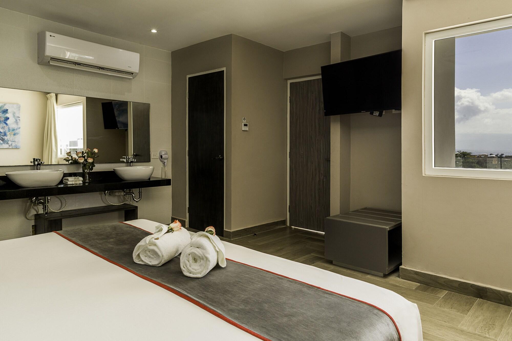 Bfh Attraction Deluxe Hotel Плая дел Кармен Екстериор снимка