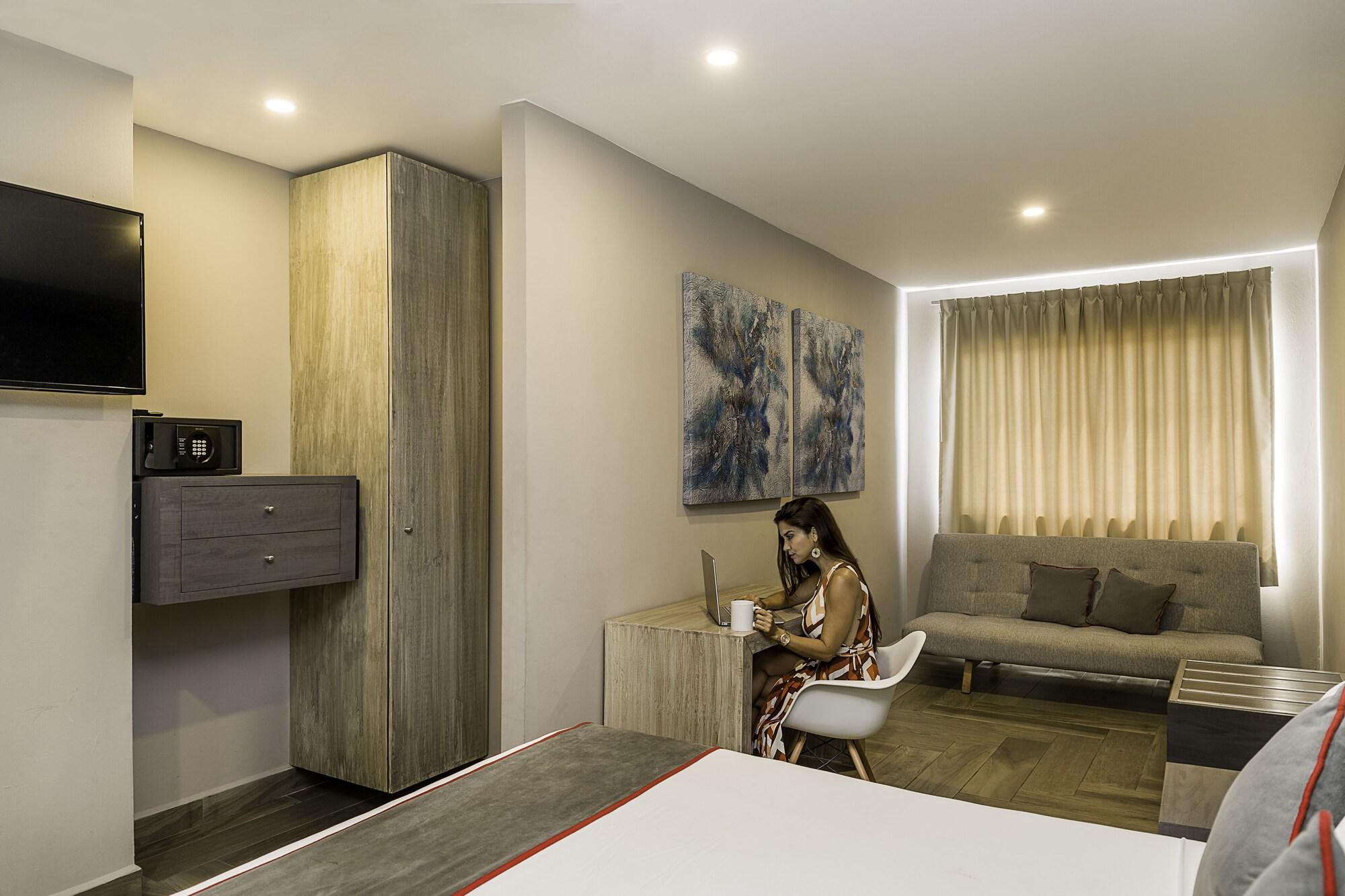 Bfh Attraction Deluxe Hotel Плая дел Кармен Екстериор снимка