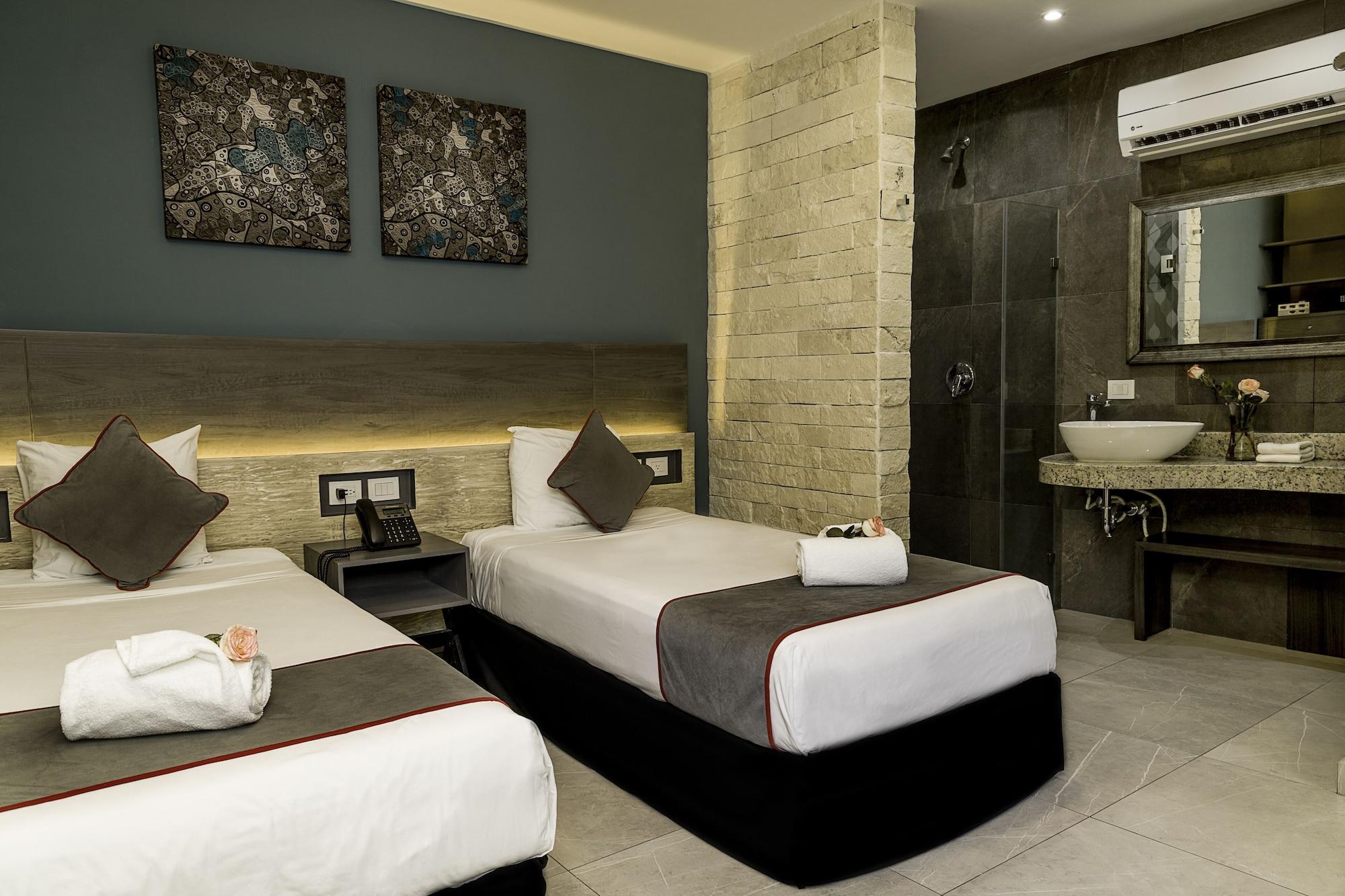 Bfh Attraction Deluxe Hotel Плая дел Кармен Екстериор снимка
