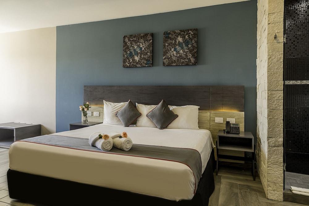Bfh Attraction Deluxe Hotel Плая дел Кармен Екстериор снимка