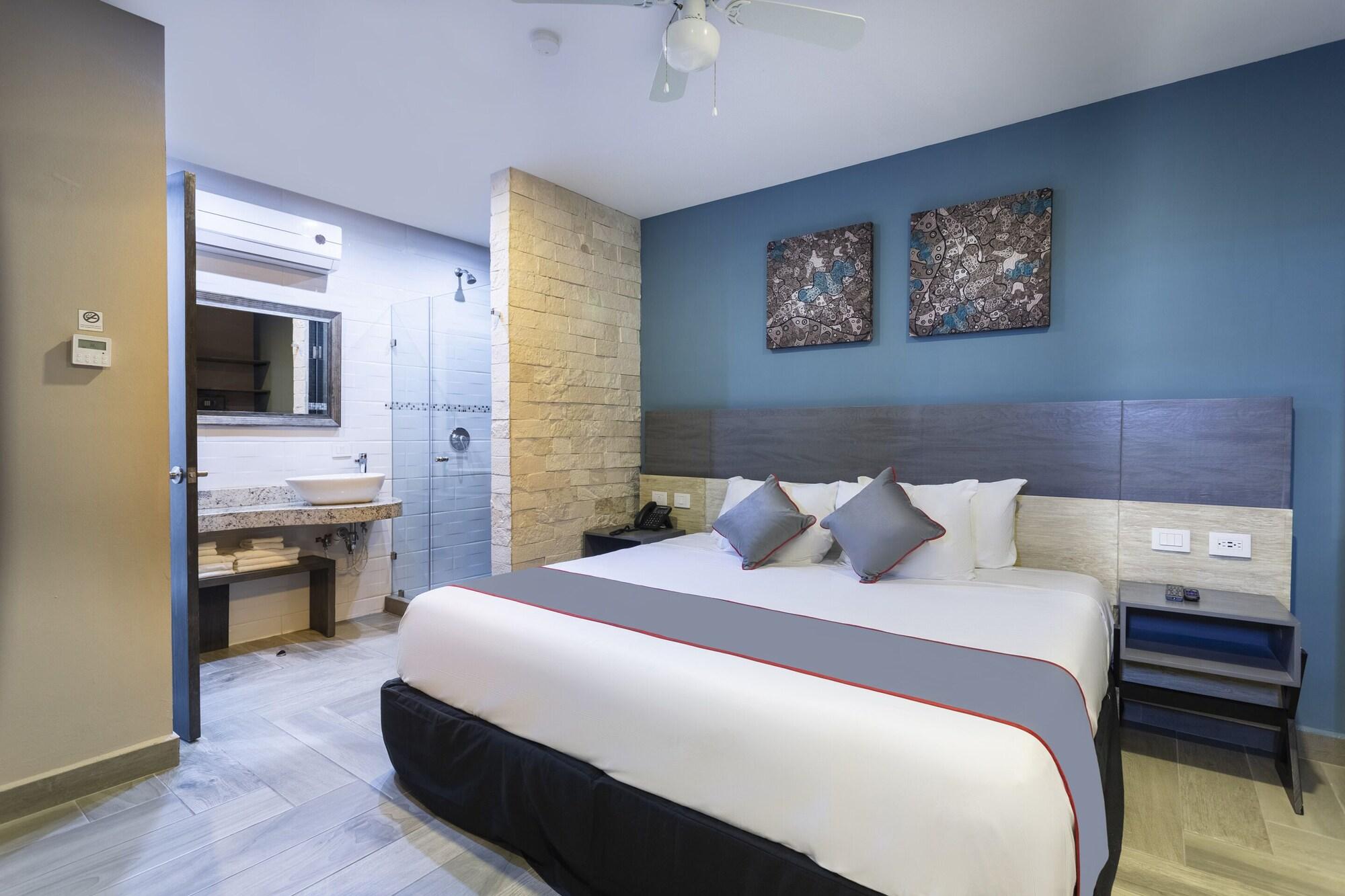 Bfh Attraction Deluxe Hotel Плая дел Кармен Екстериор снимка