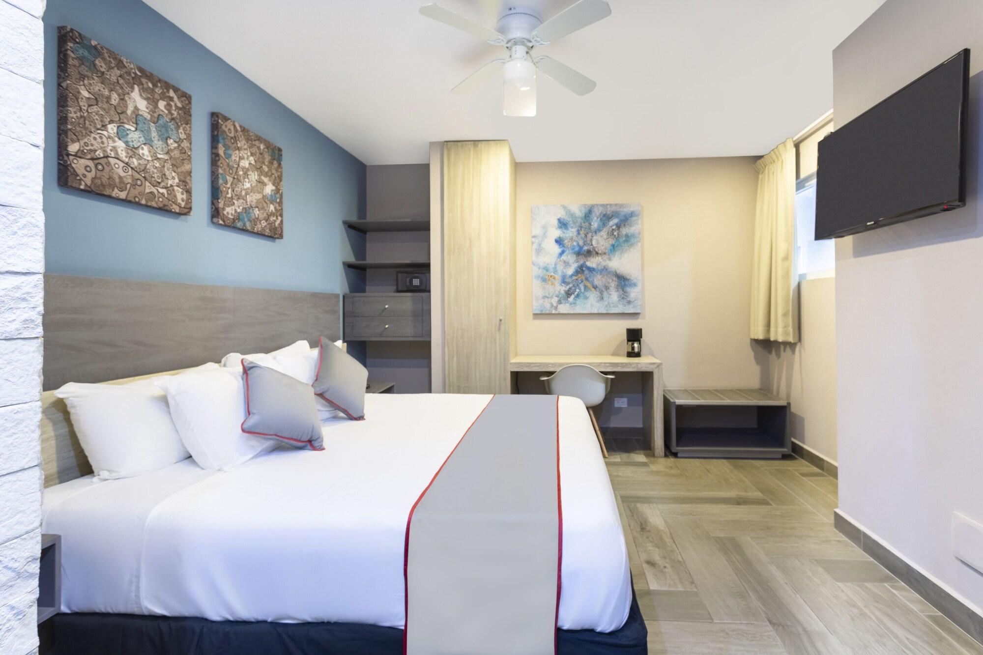 Bfh Attraction Deluxe Hotel Плая дел Кармен Екстериор снимка
