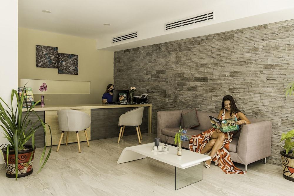 Bfh Attraction Deluxe Hotel Плая дел Кармен Екстериор снимка