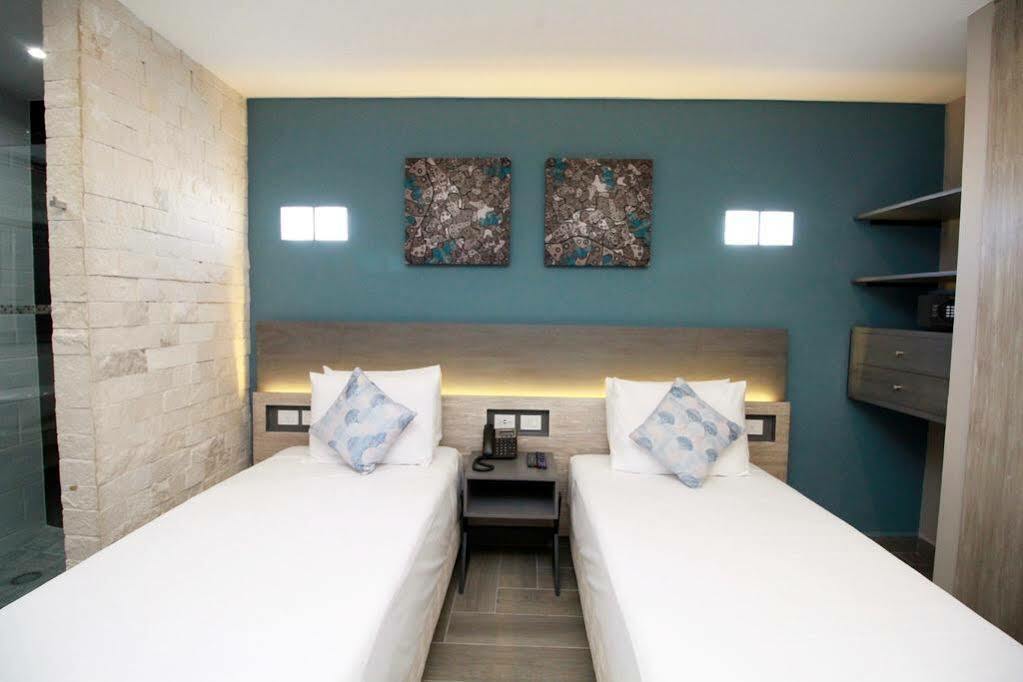 Bfh Attraction Deluxe Hotel Плая дел Кармен Екстериор снимка